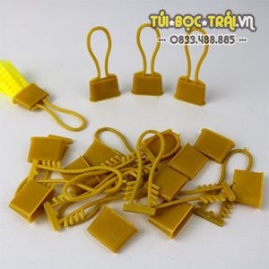 Móc khóa nhựa vàng dùng với túi lưới (1 kg)