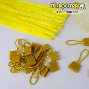 Móc khóa nhựa vàng dùng với túi lưới (1 kg)