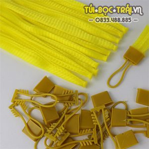 Túi lưới nhựa màu vàng dài 40cm kèm khóa rút (1kg)
