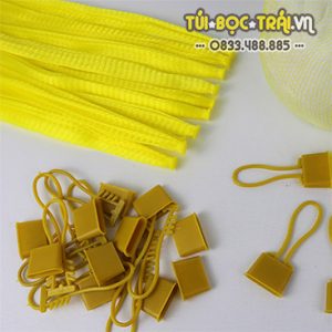 Túi lưới nhựa màu vàng dài 40cm kèm khóa rút (1kg)