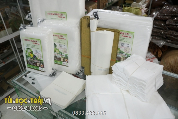 Ngoài ra, công ty còn phân phối túi bọc bưởi với chất liệu giấy sáp