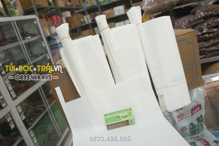 Túi giấy sáp bao trái Thanh Hà được bày bán tại nhiều của hàng vật tư nông nghiệp