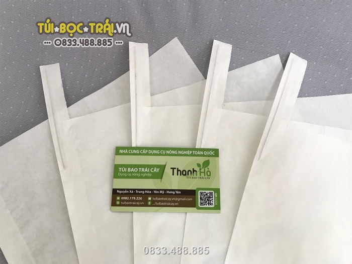 Túi giấy sáp màu trắng, sử dụng dây kẽm mềm để cố định miệng túi chặt chẽ