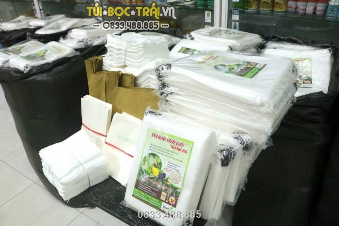 Sản phẩm túi giấy bao trái được bày bán tại  nhiều cửa hàng vật tư nông nghiệp