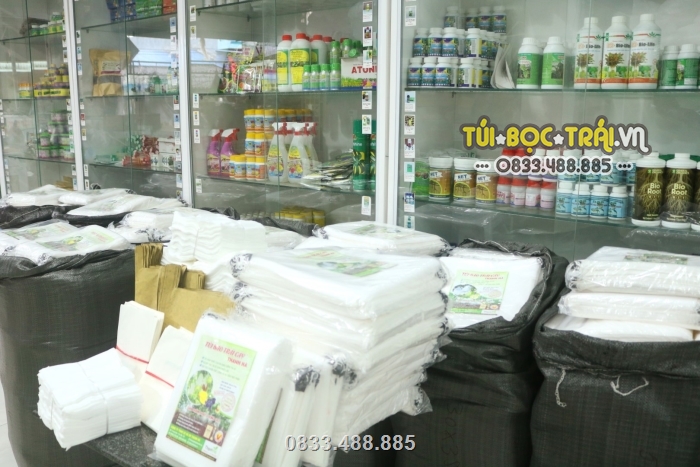 Nhiều cửa hàng bày bán sản phẩm túi bao trái Thanh Hà trên toàn quốc