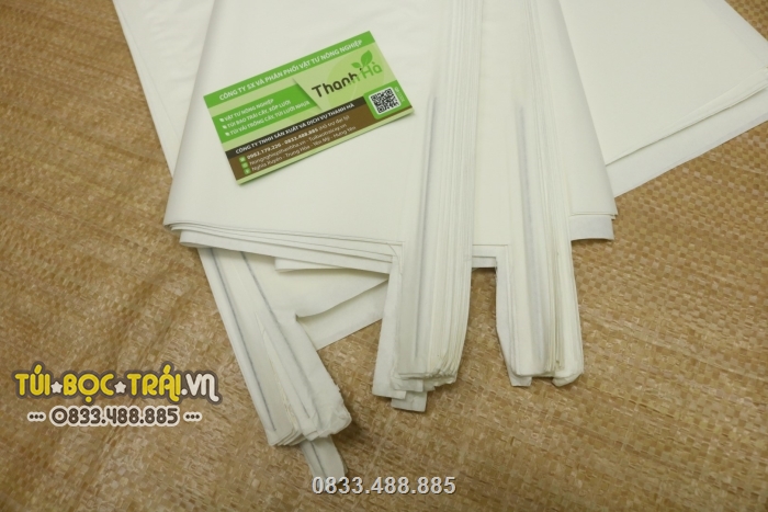 Sản phẩm được làm từ chất liệu giấy sáp trắng, sử dụng dây kẽm mềm