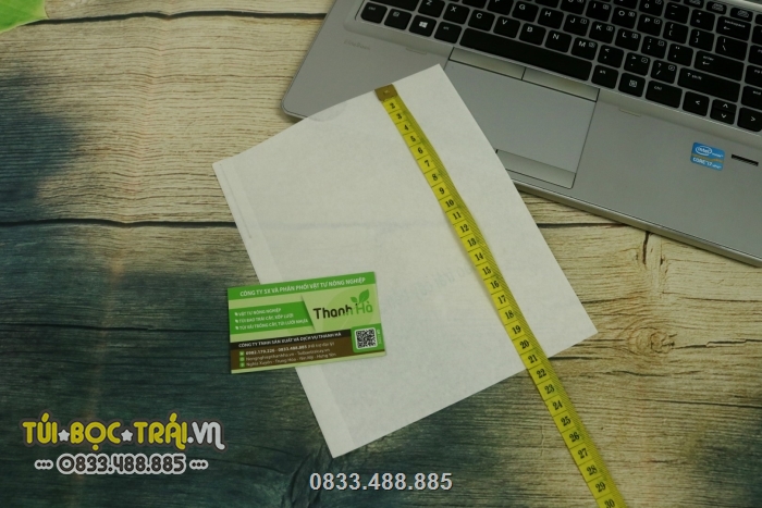 Túi giấy sáp trắng có kích thước chiều dài là 20cm, chiều rộng là 16cm