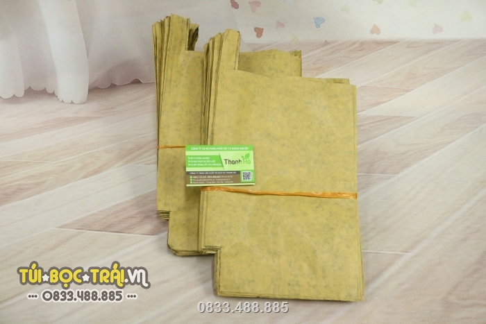 Túi giấy được đóng gói cẩn thận, mỗi bịch gồm 100 cái