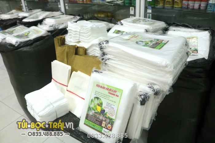 Ngoài túi giấy trắng, công ty còn phân phối và sản xuất túi với chất liệu khác